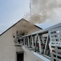 2022-08-22_waldeck_dachstuhlbrand_ff-kem_8.jpg