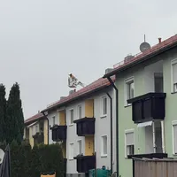 2022-06-03_b3_rauchentwickl-gebaude_speichersdorf_stettinerstr_ff-kem_1.jpg