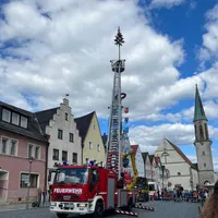 2023-04-30_maibaumaufstellen_ff-kem_7.jpg